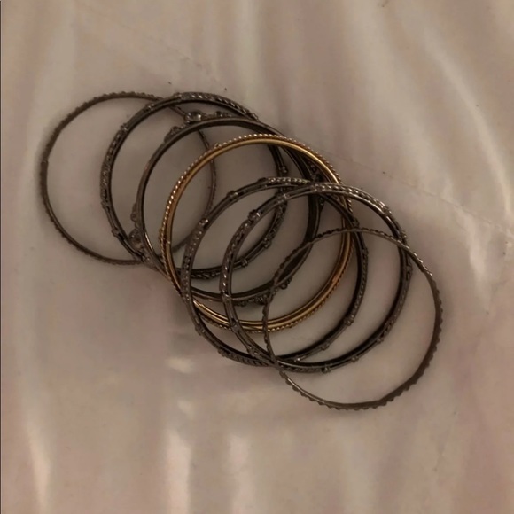 7 Bracelets - Picture 2 of 6